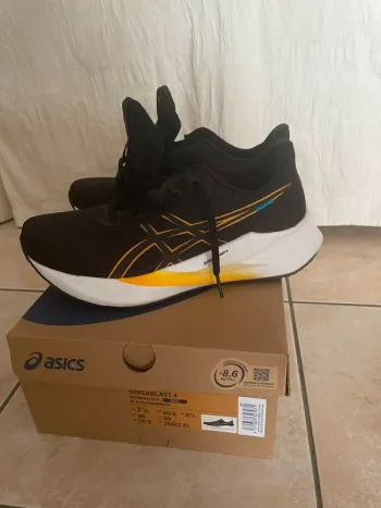 Gebrauchtes Asics Versablast 4 Running Shoes
