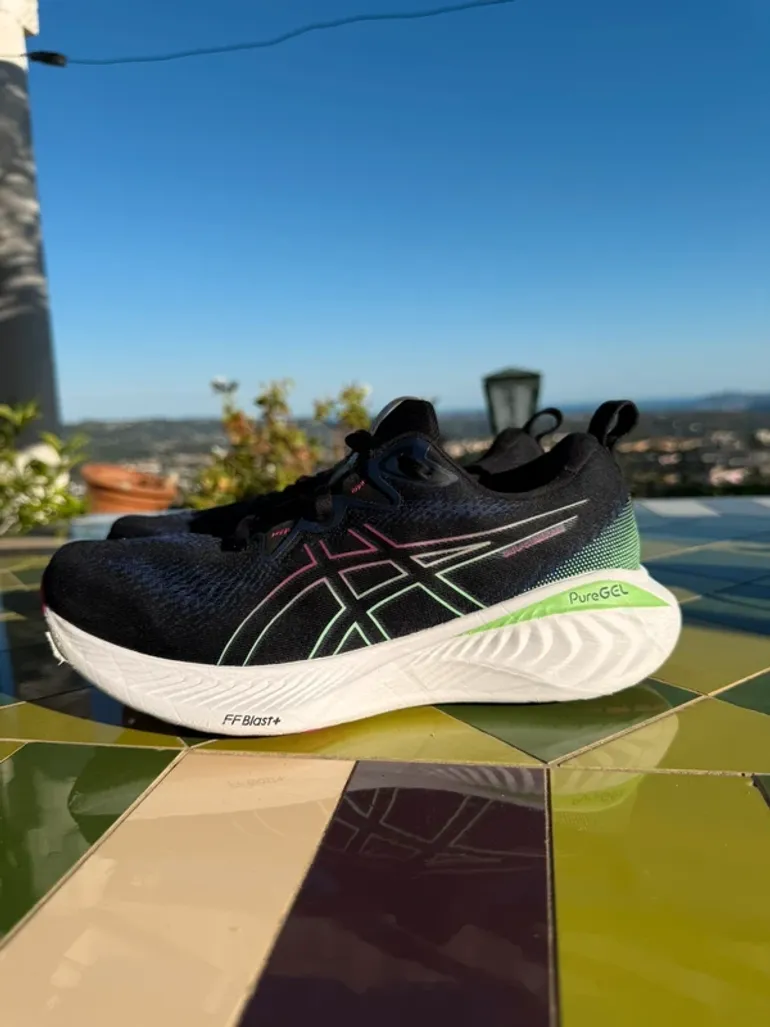 Used Saucony Running Shoes bike — image 7 of 7