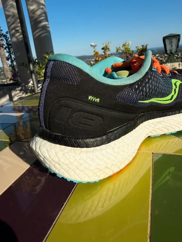 Used Saucony Running Shoes bike — image 3 of 7
