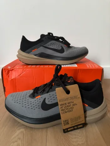 Used Nike Air Winflo 10 Running Shoes