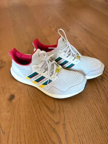 Adidas UltraBoost DNA ZX 6000 Running Shoes usato