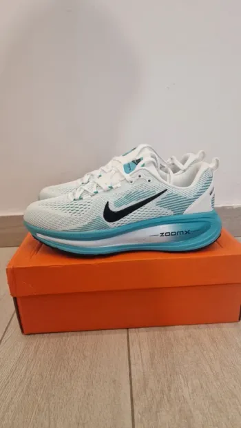 Used Verde Vomero 18 Running Shoes