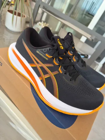 Używany Asics Gel-Cumulus 28 Running Shoes