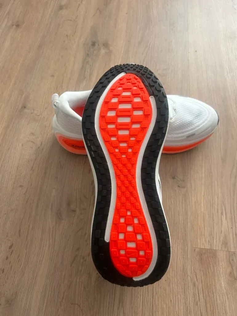 Used Nike Vomero Plus bike — image 3 of 5