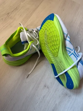 Używany Asics Gel Nimbus 26 Running Shoes