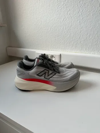 Used New Balance Fresh Foam X More v6 Running Shoes