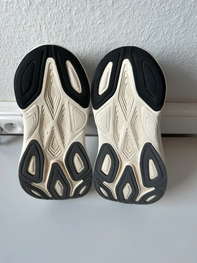 Used New Balance Fresh Foam X More v6 bike — image 3 of 5