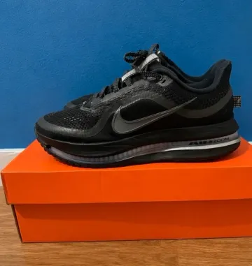 Used Pegasus Premium SP Running Shoes