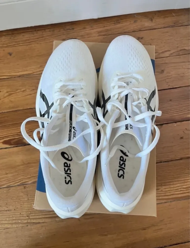 Used Asics Magic Speed 4 bike — image 2 of 4