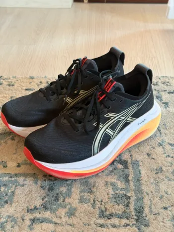 Używany Asics Gel-Nimbus 27 Running Shoes