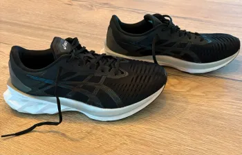 Brugt Asics Novablast Running Shoes
