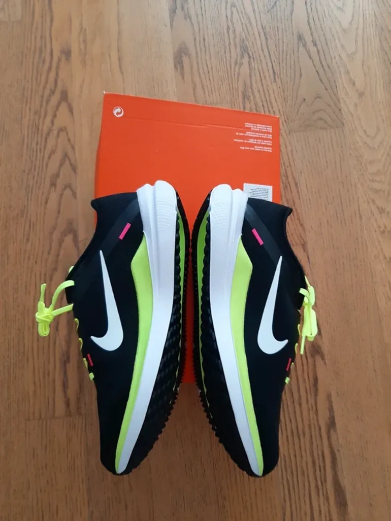 Käytetty Nike Running Shoes bike — kuva 3 / 6