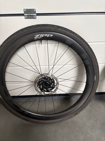 Used Zipp 303 Wheel 2024 bike — image 4 of 4
