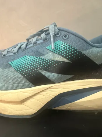 Käytetty New Balance FuelCell Rebel v4 bike — kuva 3 / 9