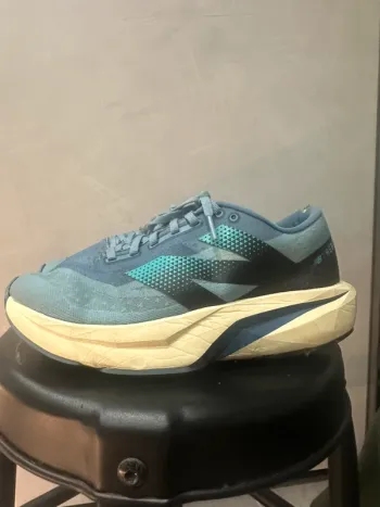 Käytetty New Balance FuelCell Rebel v4 bike — kuva 2 / 9
