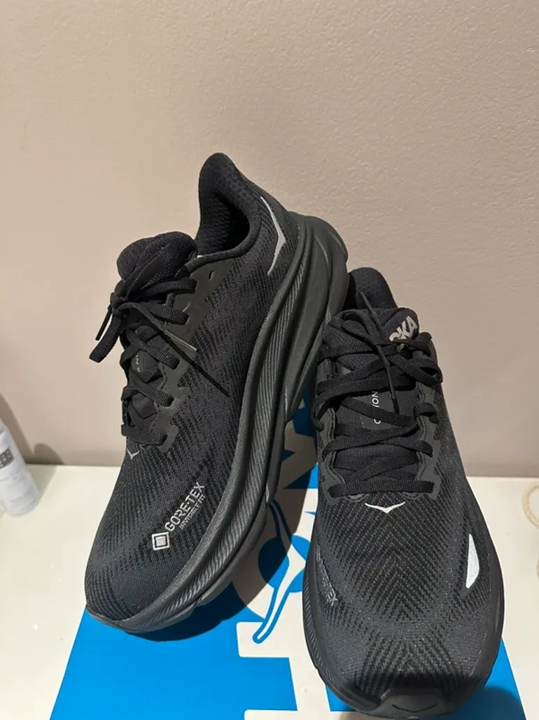 Used Hoka Clifton 9 Gore-tex bike — image 2 of 6