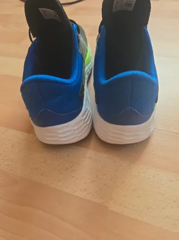 Used New Balance Running Shoes bike — image 2 of 9