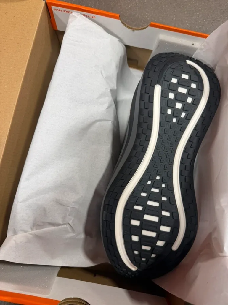 Used Nike Vomero Plus bike — image 4 of 4