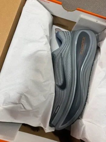 Used Nike Vomero Plus bike — image 3 of 4