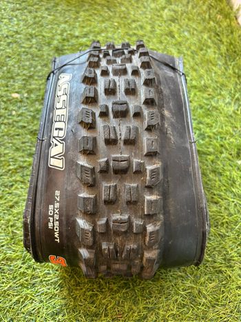 Używany Maxxis Assegai Tyres & Tubes