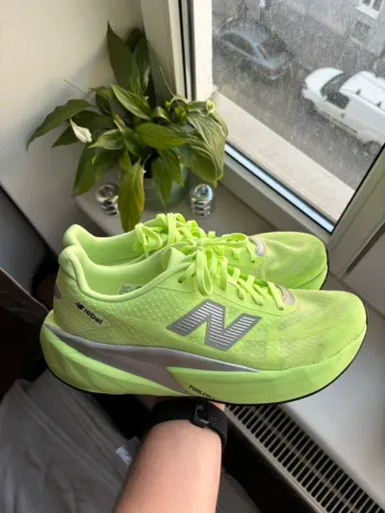 Używany New Balance Fuelcell Rebel V5 Running Shoes