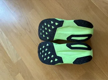Used New Balance Fuelcell Rebel V5 bike — image 2 of 6