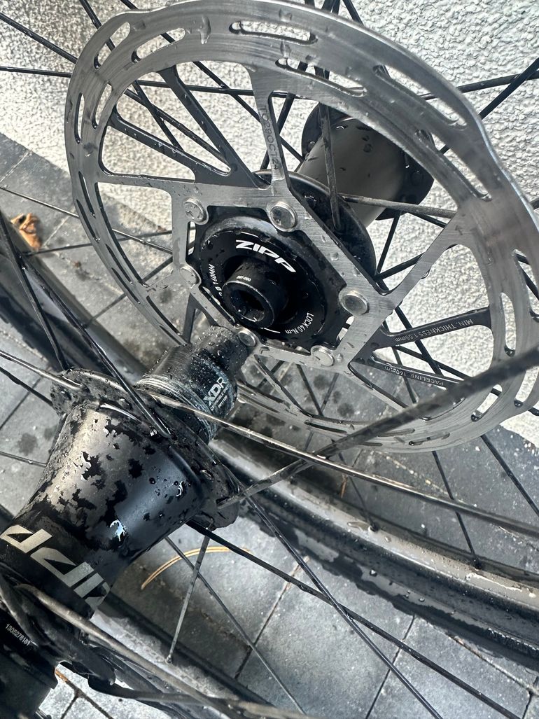 Brugt Zipp 303 Firecrest 2024 bike — billede 3 af 8