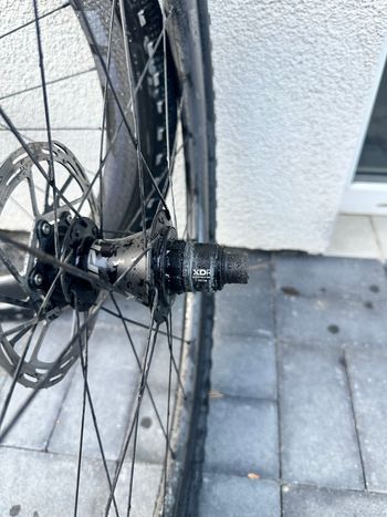 Brugt Zipp 303 Firecrest 2024 bike — billede 2 af 8