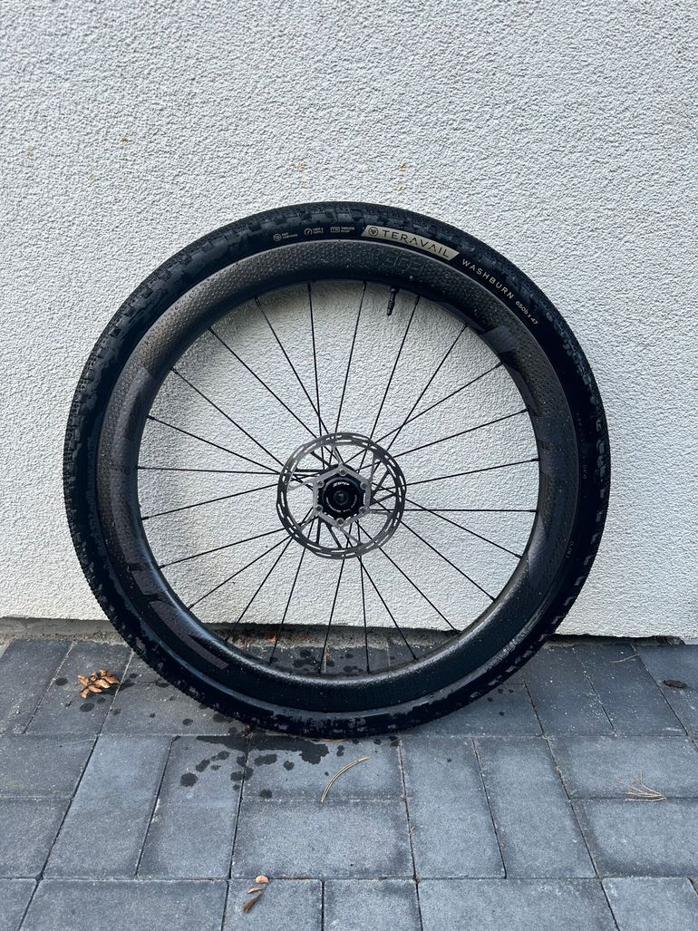 Brugt Zipp 303 Firecrest 2024 bike — billede 7 af 8