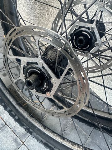 Tweedehands Zipp 303 Firecrest 2024 bike — afbeelding 4 van 8