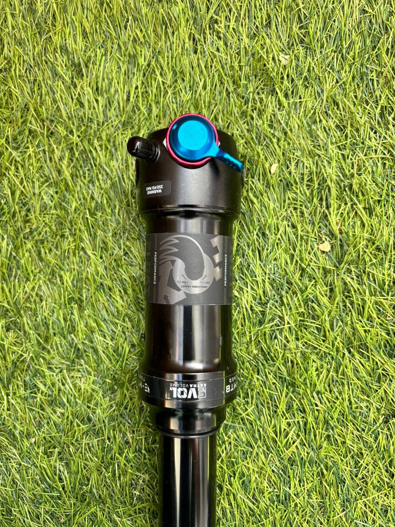 Gebrauchtes Fox Float Performance Trunnion 2025 bike — Bild 2 von 7