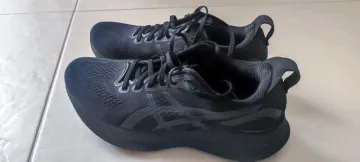 Used Asics Gel Kayano 32 Running Shoes