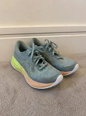 Asics Gel Cumulus 26 Paris Running Shoes d'occasion