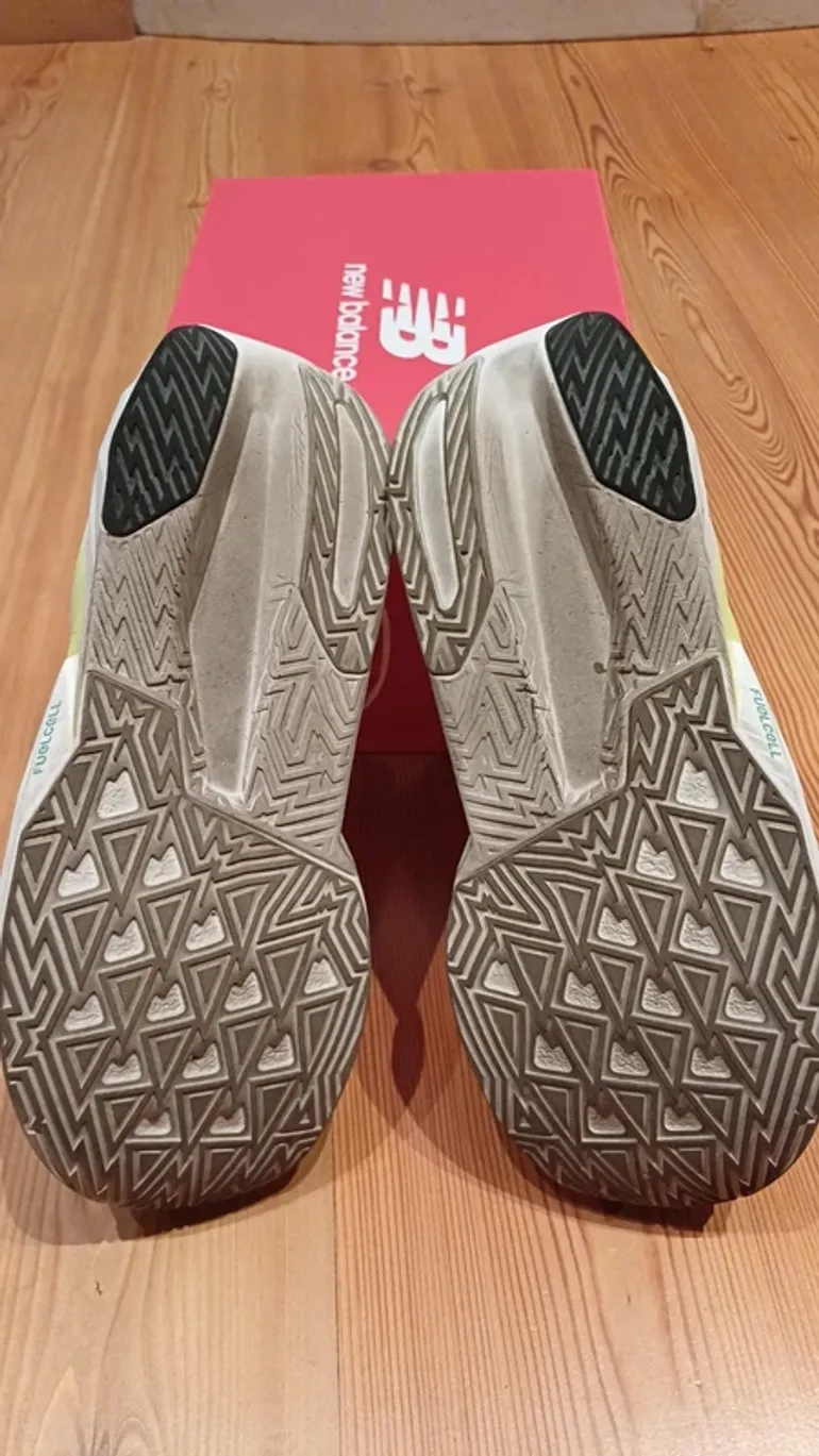 Used New Balance FuelCell Rebel v5 bike — image 4 of 6