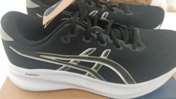 Scarpa Asics Running Shoes bike d'occasion — image 2 sur 6