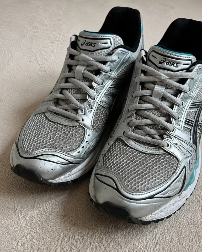 Used White GEL-KAYANO 14 2025 bike — image 2 of 4
