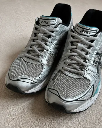Used White GEL-KAYANO 14 2025 bike — image 4 of 4