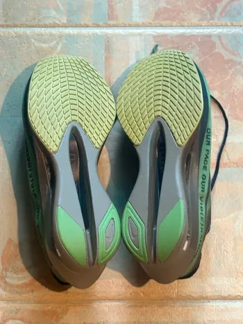 Used Nike ZoomX Vaporfly Next% 4 PRM bike — image 3 of 9