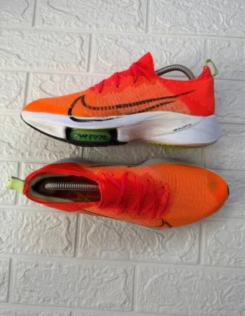 Używany Orange Air Zoom Tempo Next% Running Shoes