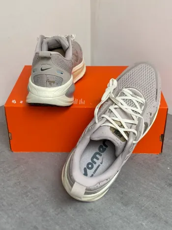 Używany Nike Vomero 18 SE bike — zdjęcie 4 z 15