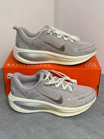 Używany Nike Vomero 18 SE bike — zdjęcie 3 z 15