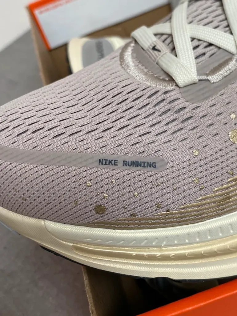 Używany Nike Vomero 18 SE bike — zdjęcie 12 z 15
