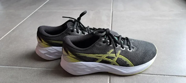 Použité Asics Novablast bike — obrázek 2 z 6