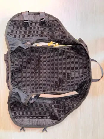 Used The North Face Trail Running Backpack 7L bike — image 6 of 10