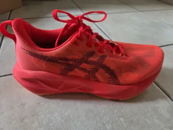 Tweedehands Asics Novablast 5 Running Shoes