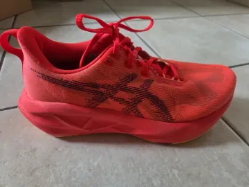Used Asics Novablast 5 Running Shoes