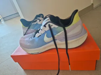 Nike Structure 25 SE Running Shoes usato