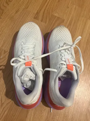 Used Saucony Running Shoes bike — image 3 of 7