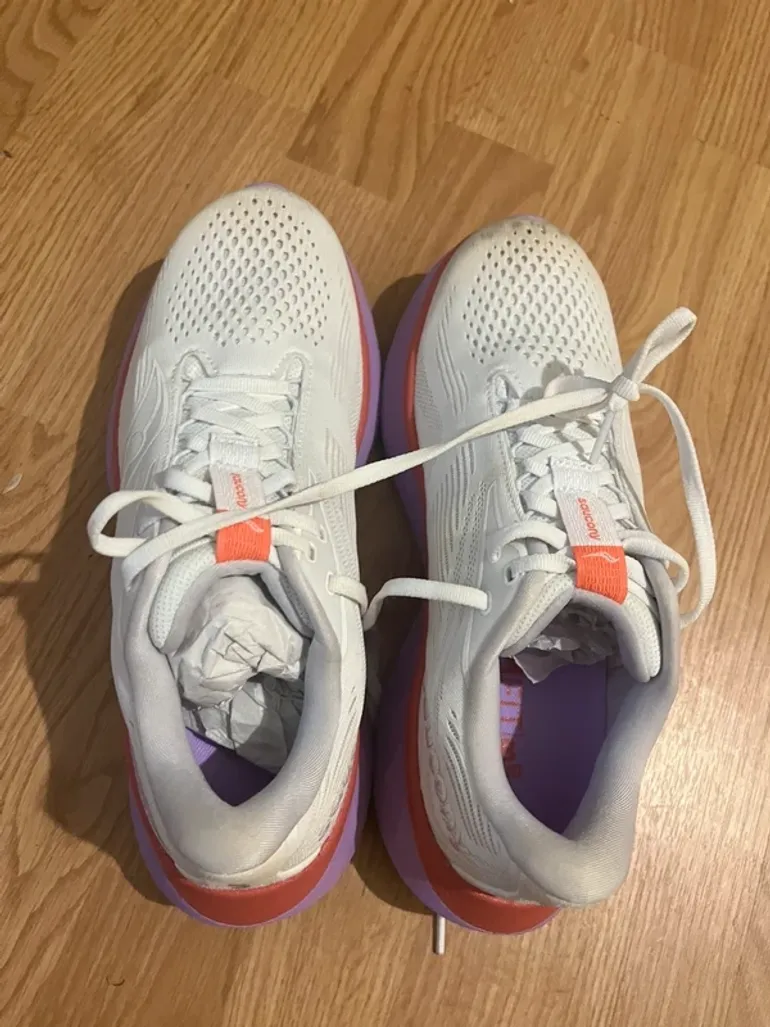 Used Saucony Running Shoes bike — image 3 of 7