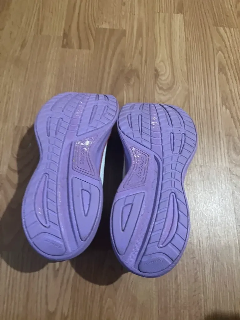 Used Saucony Running Shoes bike — image 5 of 7